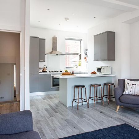 Modern Luxury Apartment, Sleeps 6, Best Location Belfast Kültér fotó