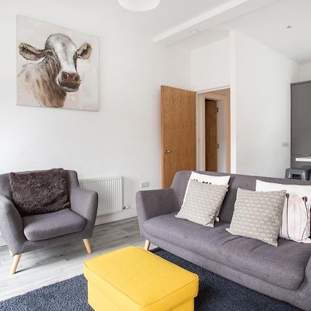 Modern Luxury Apartment, Sleeps 6, Best Location Belfast Kültér fotó