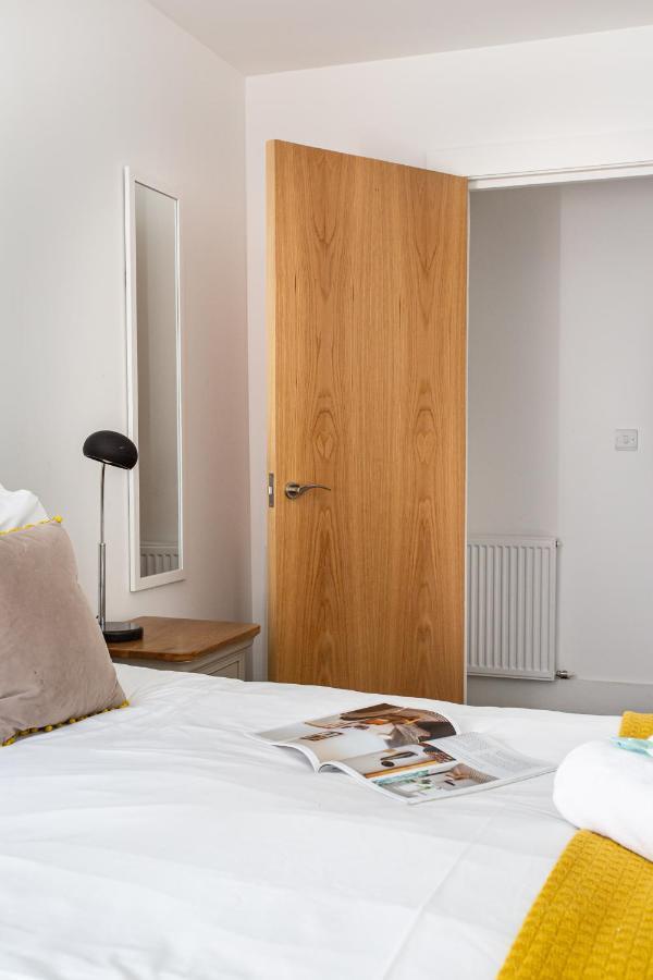 Modern Luxury Apartment, Sleeps 6, Best Location Belfast Kültér fotó