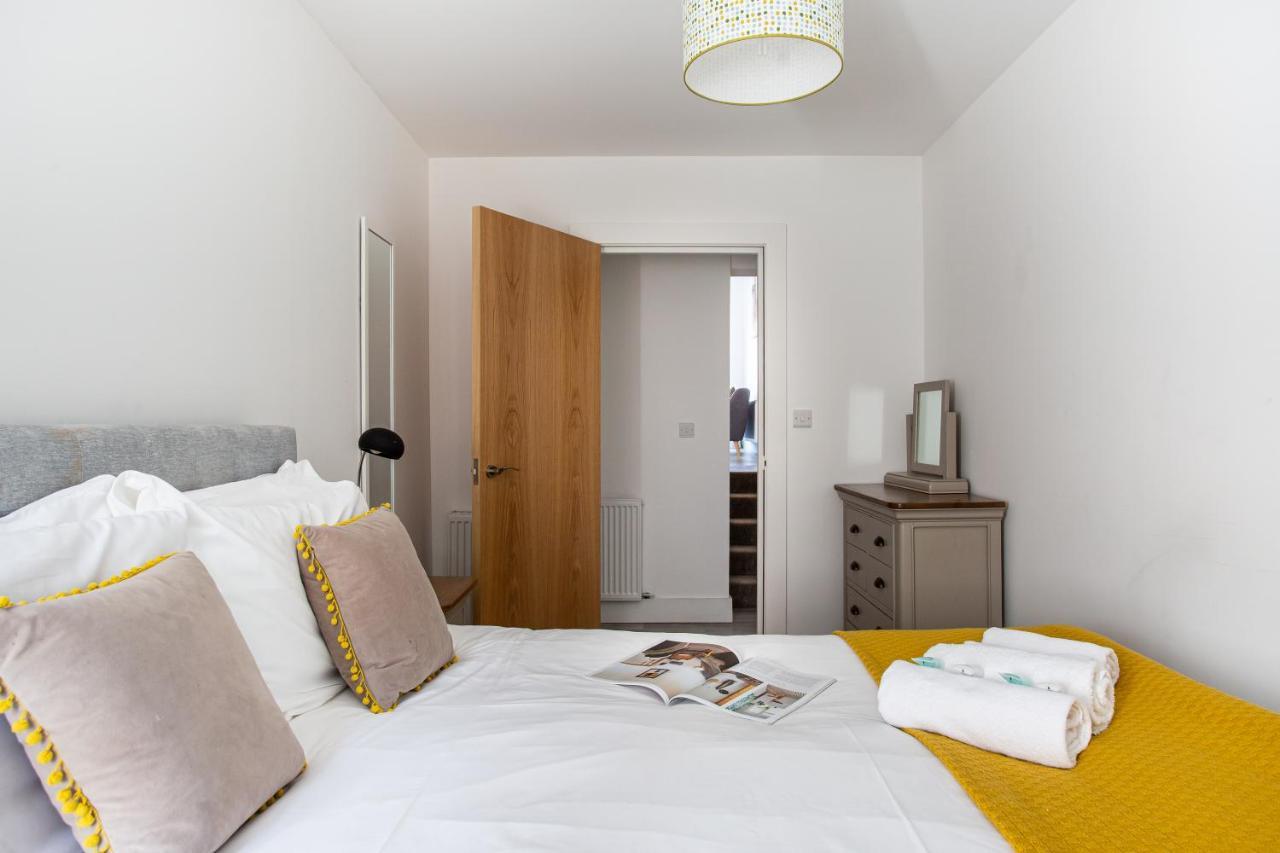 Modern Luxury Apartment, Sleeps 6, Best Location Belfast Kültér fotó