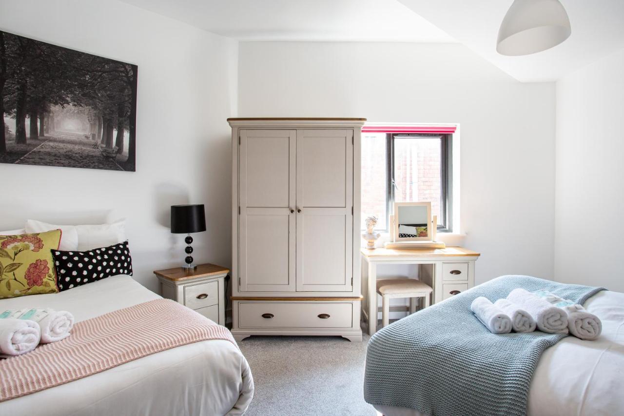 Modern Luxury Apartment, Sleeps 6, Best Location Belfast Kültér fotó