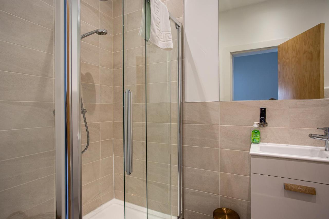 Modern Luxury Apartment, Sleeps 6, Best Location Belfast Kültér fotó