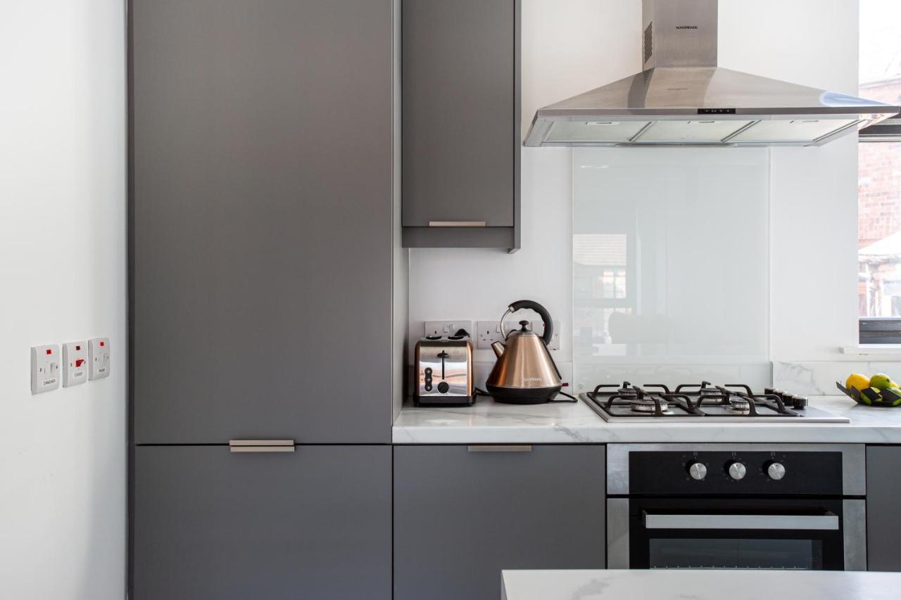 Modern Luxury Apartment, Sleeps 6, Best Location Belfast Kültér fotó