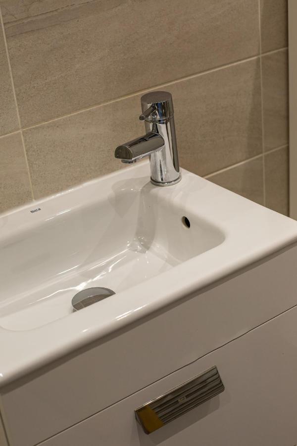Modern Luxury Apartment, Sleeps 6, Best Location Belfast Kültér fotó