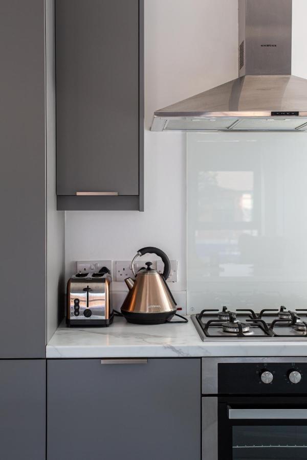 Modern Luxury Apartment, Sleeps 6, Best Location Belfast Kültér fotó