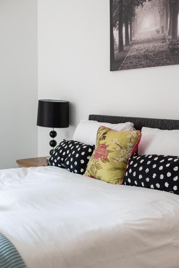 Modern Luxury Apartment, Sleeps 6, Best Location Belfast Kültér fotó